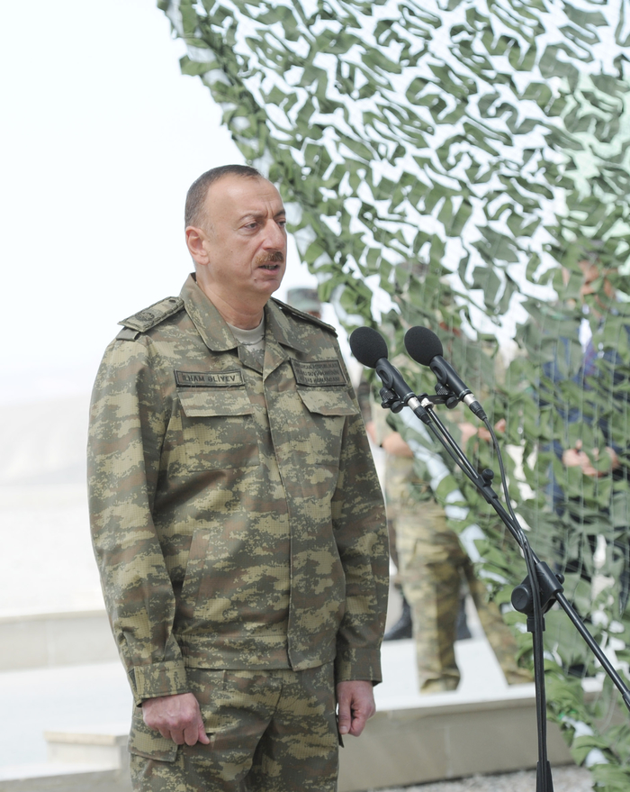 President Aliyev watches operational and tactical exercise of Azerbaijani Armed Forces