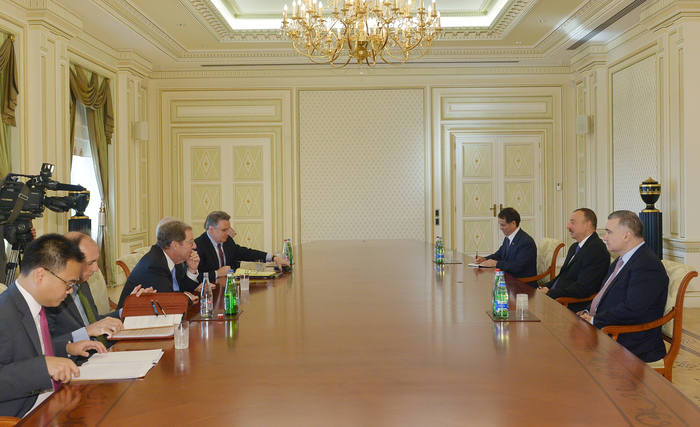 President Ilham Aliyev receives U.S. delegation