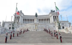 Azerbaijani president visits Tomb of Unknown Soldier in Rome (PHOTO)