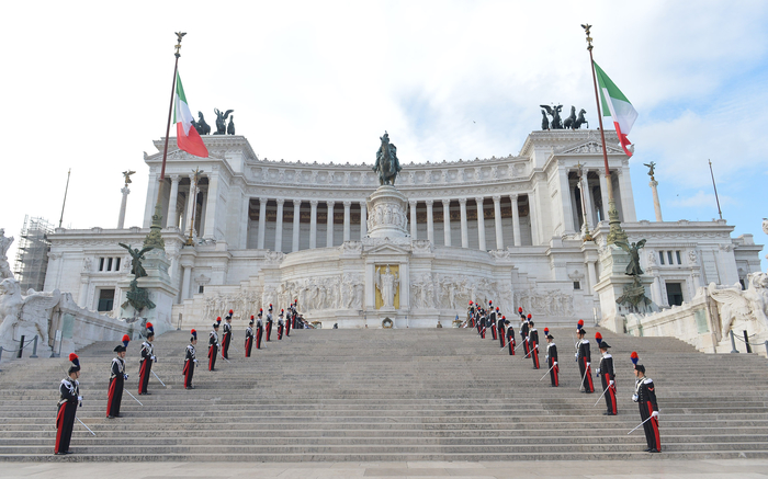 Azerbaijani president visits Tomb of Unknown Soldier in Rome (PHOTO)