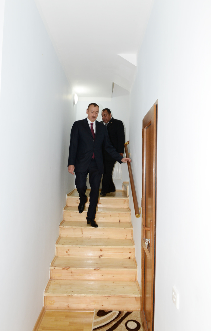 Azerbaijani president reviews 25 newly-built private houses in Khizi
