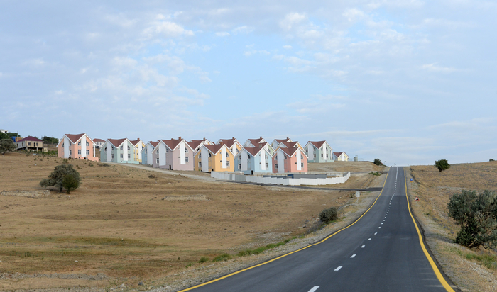 Azerbaijani president reviews 25 newly-built private houses in Khizi