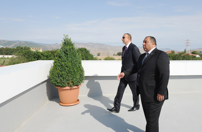 Azerbaijani president reviews new office building of Khizi District executive authority