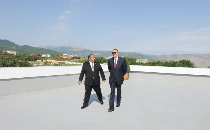 Azerbaijani president reviews new office building of Khizi District executive authority