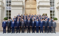 Azerbaijani president reviews newly-built office building of Finance Ministry (PHOTO)