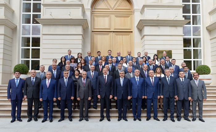 Azerbaijani president reviews newly-built office building of Finance Ministry (PHOTO)