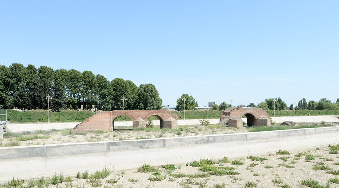 Azerbaijani president reviews progress of construction of Heydar Aliyev park in Barda city