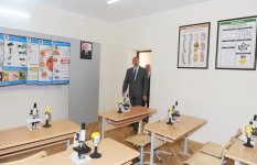 Azerbaijani president reviews new block of one of Baku schools after major repair
