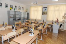 Azerbaijani president reviews new block of one of Baku schools after major repair