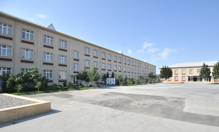 Azerbaijani president reviews new block of one of Baku schools after major repair