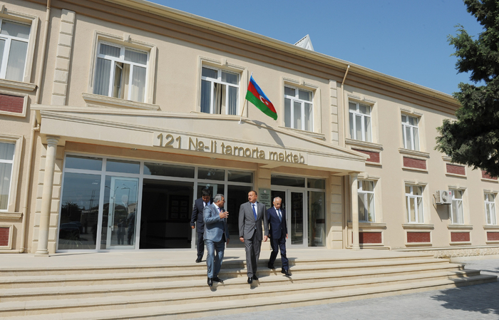 Azerbaijani president reviews new block of one of Baku schools after major repair