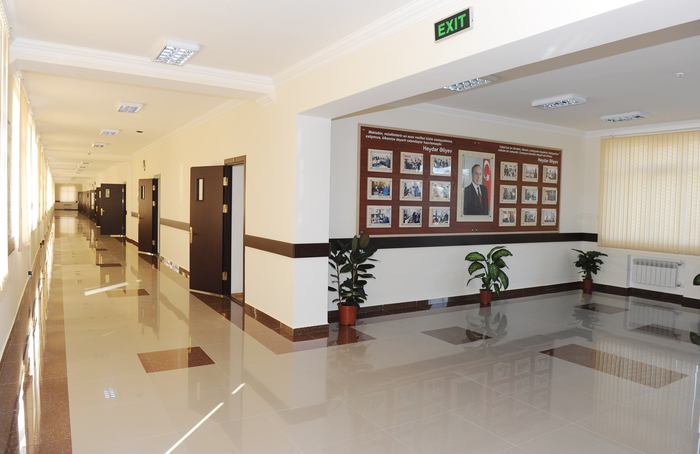 Azerbaijani president reviews new block of one of Baku schools after major repair