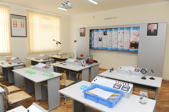 Azerbaijani president reviews new block of one of Baku schools after major repair
