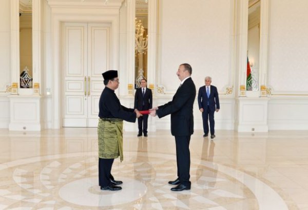 Azerbaijani president receives newly-appointed Malaysian ambassador’s credentials