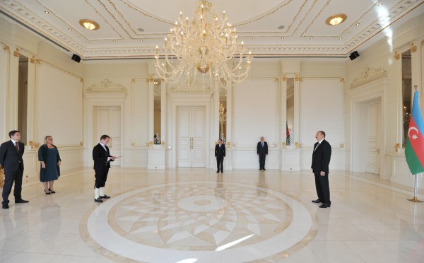 Azerbaijani president receives newly-appointed Norwegian ambassador’s credentials