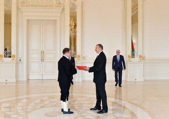 Azerbaijani president receives newly-appointed Norwegian ambassador’s credentials