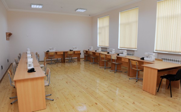 Azerbaijani president reviews schools No. 32 and No. 12 in Baku (PHOTO)