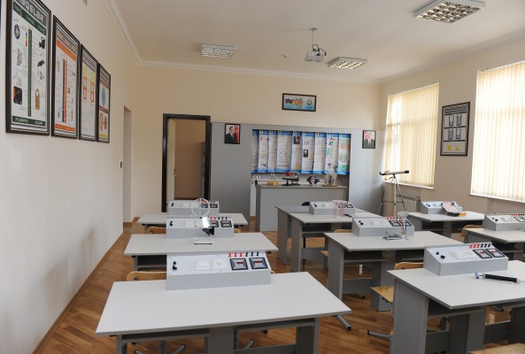 Azerbaijani president reviews schools No. 32 and No. 12 in Baku (PHOTO)
