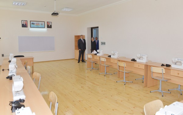 Azerbaijani president reviews schools No. 32 and No. 12 in Baku (PHOTO)