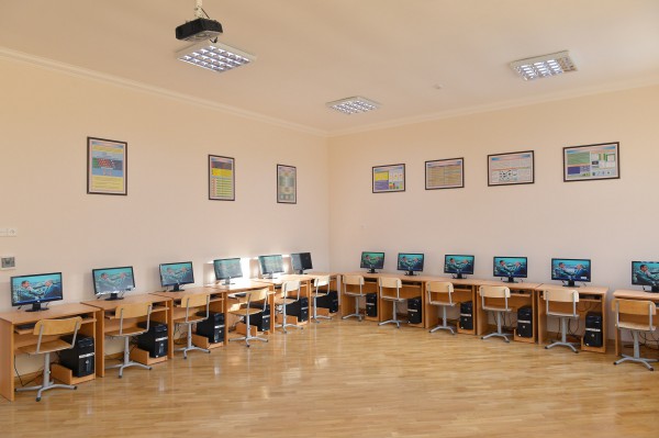 Azerbaijani president reviews schools No. 32 and No. 12 in Baku (PHOTO)