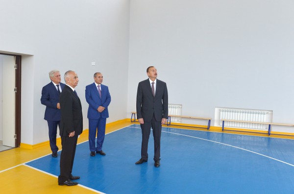 Azerbaijani president reviews schools No. 32 and No. 12 in Baku (PHOTO)