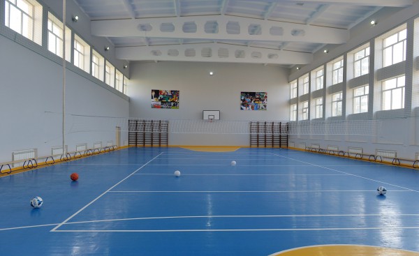 Azerbaijani president reviews schools No. 32 and No. 12 in Baku (PHOTO)