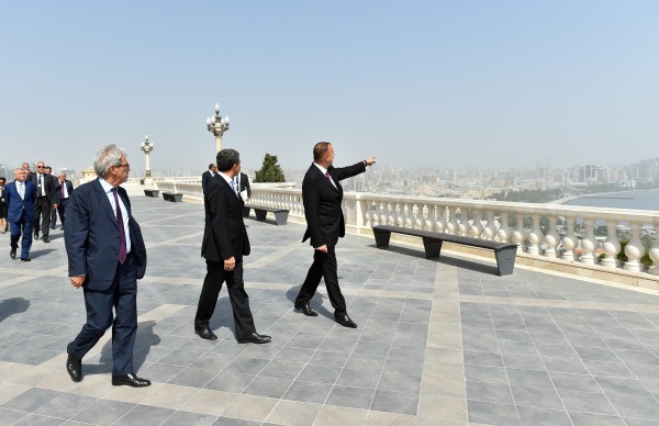 Dinner reception hosted in honor of heads of state, government and delegations
