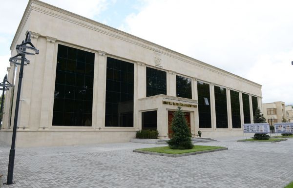 Ilham Aliyev observes Ismayilli District Executive Authority office after overhaul (PHOTO)