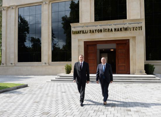Ilham Aliyev observes Ismayilli District Executive Authority office after overhaul (PHOTO)