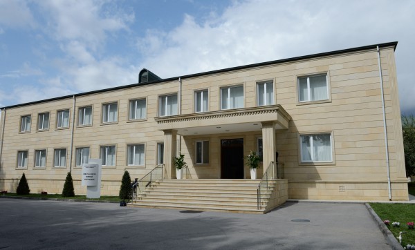 Ilham Aliyev observes Ismayıllı District Central Hospital after overhaul (PHOTO)