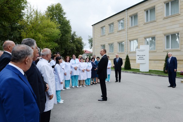 Ilham Aliyev observes Ismayıllı District Central Hospital after overhaul (PHOTO)