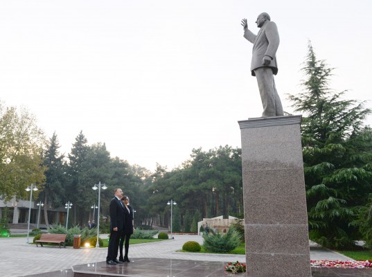 President Aliyev, first lady arrive in Naftalan District (PHOTO)