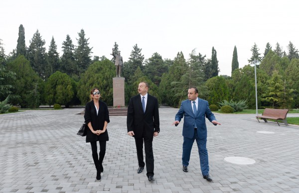 President Aliyev, first lady arrive in Naftalan District (PHOTO)