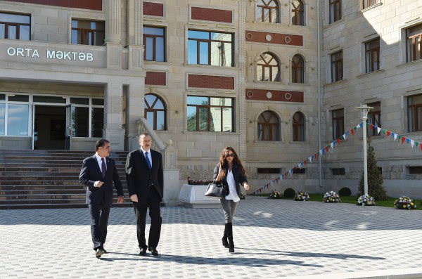 Azerbaijani president attends opening of secondary school block in Ganja (PHOTO)