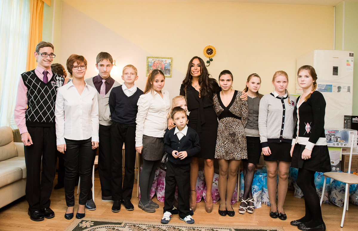 Vice-President of Heydar Aliyev Foundation visits orphanages in Saint Petersburg (PHOTO)