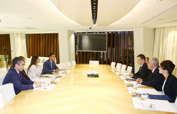 Azerbaijan`s first lady meets Hungarian Minister of Foreign Affairs and Trade (PHOTO)