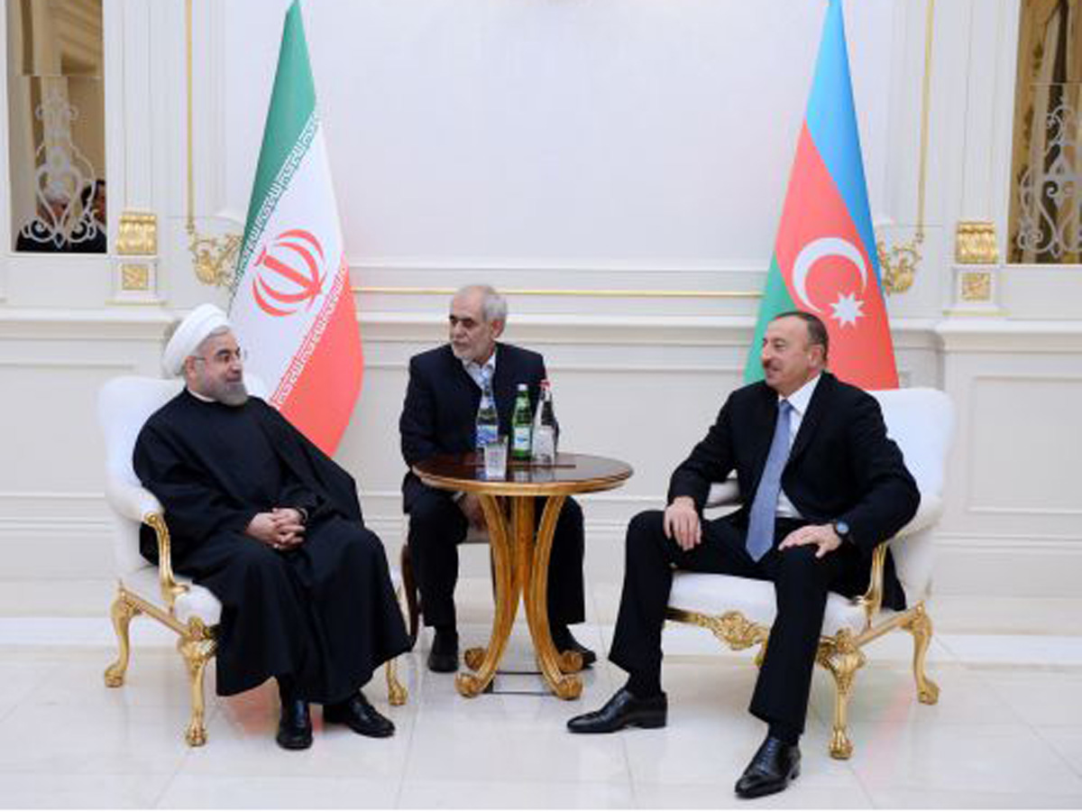 Azerbaijani, Iranian presidents hold one-on-one meeting (PHOTO)