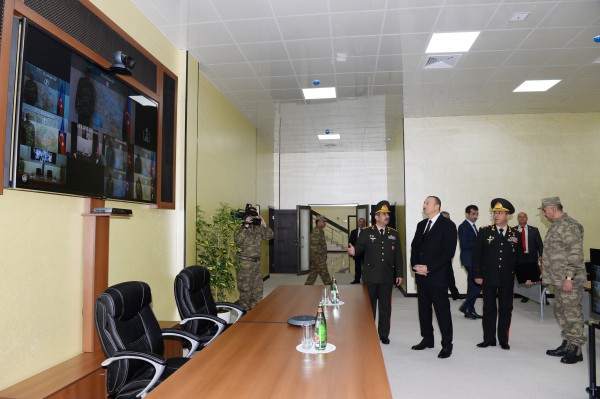 President Ilham Aliyev attended the opening of a new building of the headquarters in the military town of Shamkir military formation (PHOTO)