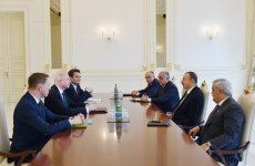 Azerbaijani president receives BP Group Chief Executive (PHOTO)