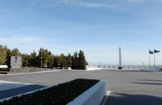 President Ilham Aliyev reviewed the ongoing reconstruction work in park in Sumgayit