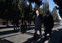 President Ilham Aliyev reviewed the ongoing reconstruction work in park in Sumgayit