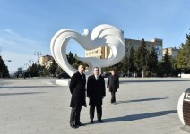 President Ilham Aliyev reviewed the ongoing reconstruction work in park in Sumgayit