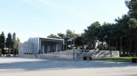 President Ilham Aliyev reviewed the ongoing reconstruction work in park in Sumgayit