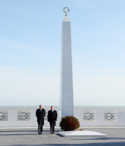 President Ilham Aliyev reviewed the ongoing reconstruction work in park in Sumgayit