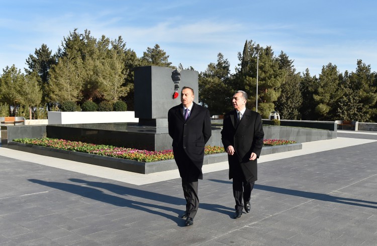 President Ilham Aliyev reviewed the ongoing reconstruction work in park in Sumgayit