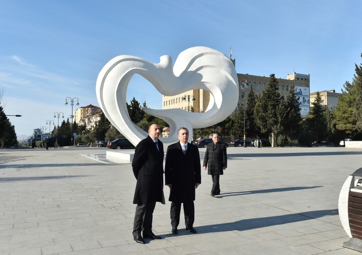President Ilham Aliyev reviewed the ongoing reconstruction work in park in Sumgayit