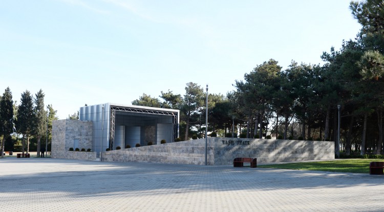 President Ilham Aliyev reviewed the ongoing reconstruction work in park in Sumgayit