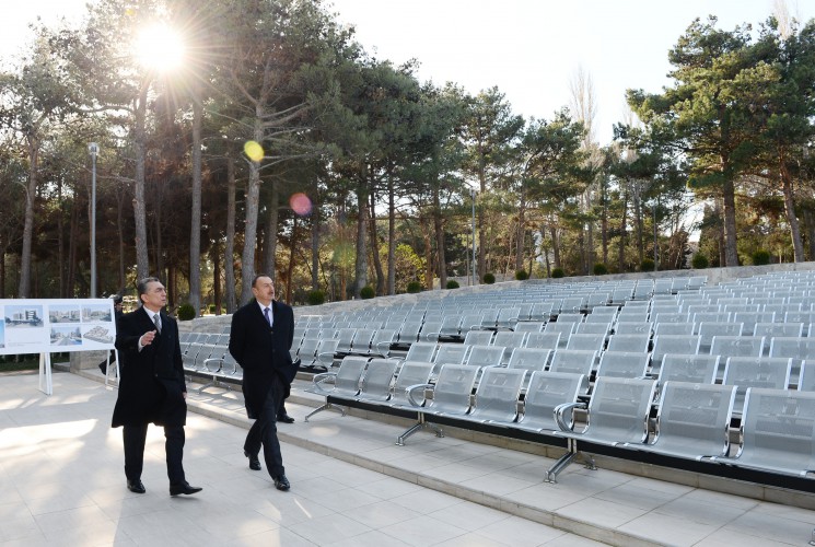 President Ilham Aliyev reviewed the ongoing reconstruction work in park in Sumgayit