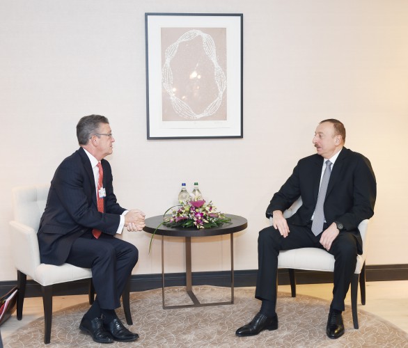 Azerbaijani president meets with Swiss Re Global Partnership head in Davos
