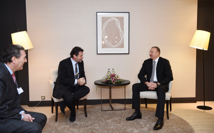 Azerbaijani president meets with CEO of Airbus Group International in Davos (PHOTO)
